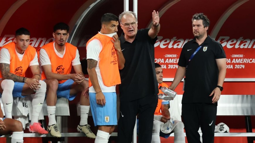 Suárez says Bielsa causing divide within Uruguay