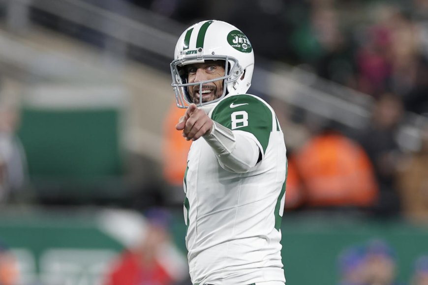 Aaron Rodgers does it again, hits another Hail Mary for Jets