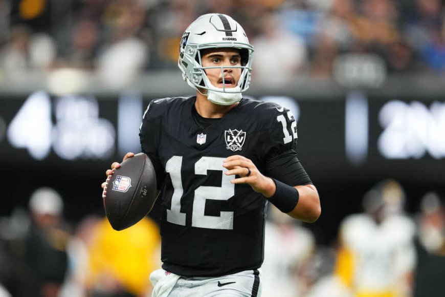 Raiders QB Aidan O'Connell sustains thumb injury; Gardner Minshew enters vs. Rams