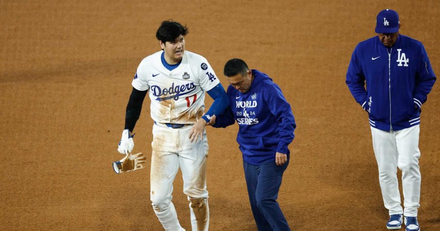 Shohei Ohtani Texted Dodgers Teammates After WS G2 Win That He'd Be Fine amid Injury