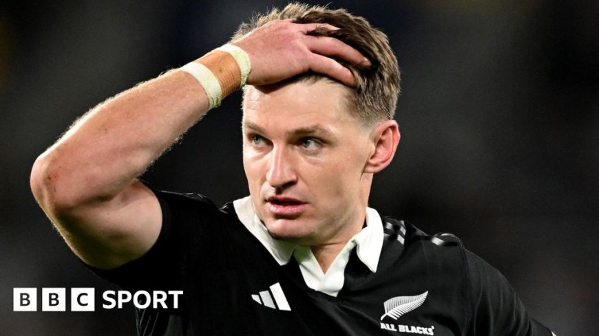 Barrett starts at 10 for All Blacks at Twickenham