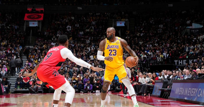 LeBron James, Anthony Davis Dazzle NBA Fans as JJ Redick's Lakers Win vs. Raptors