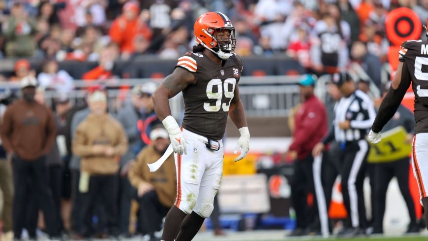 Lions bolster pass rush, trade for Browns' Smith