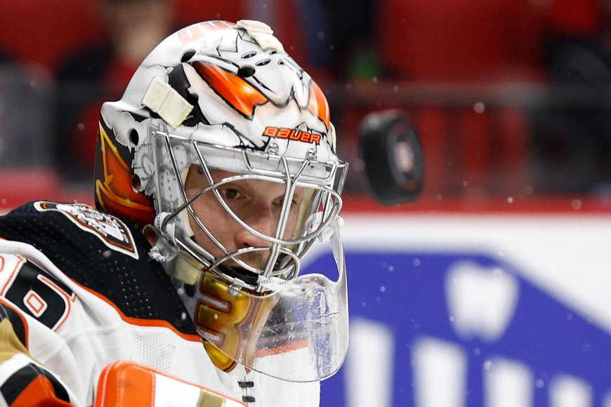 John Gibson's return gives Ducks a boost, but how much will he play?