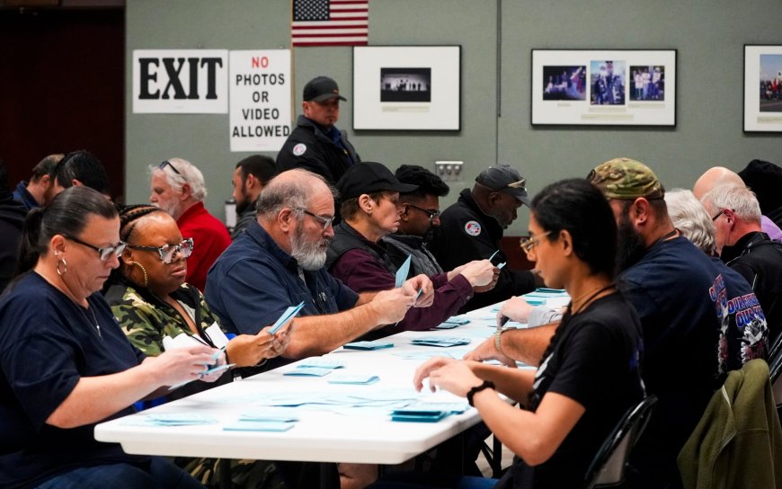 Boeing wins $10bn jet order in vote of confidence after seven-week strike