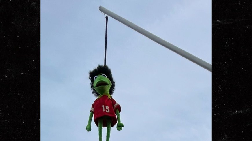 Bills Fans Hang Kermit Puppet Wearing Mahomes Jersey Ahead Of Chiefs Game