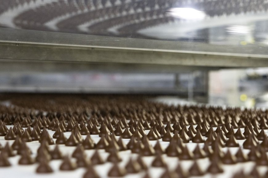 Hershey’s Main Owner Rejects Mondelez’s Offer as Too Low