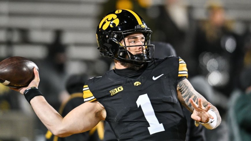 Iowa QB Sullivan (ankle) to return for bowl game