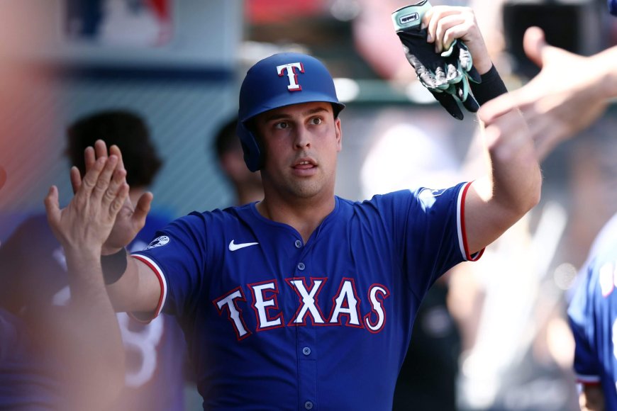 Rangers trade first baseman Nathaniel Lowe to Nationals